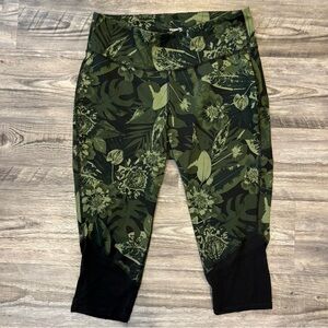 Old Navy active capris - XXL